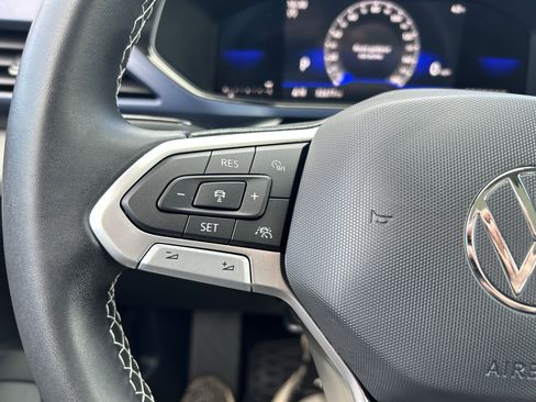 Used 2023 Volkswagen Taos SE w/ Panoramic Sunroof Package image 18