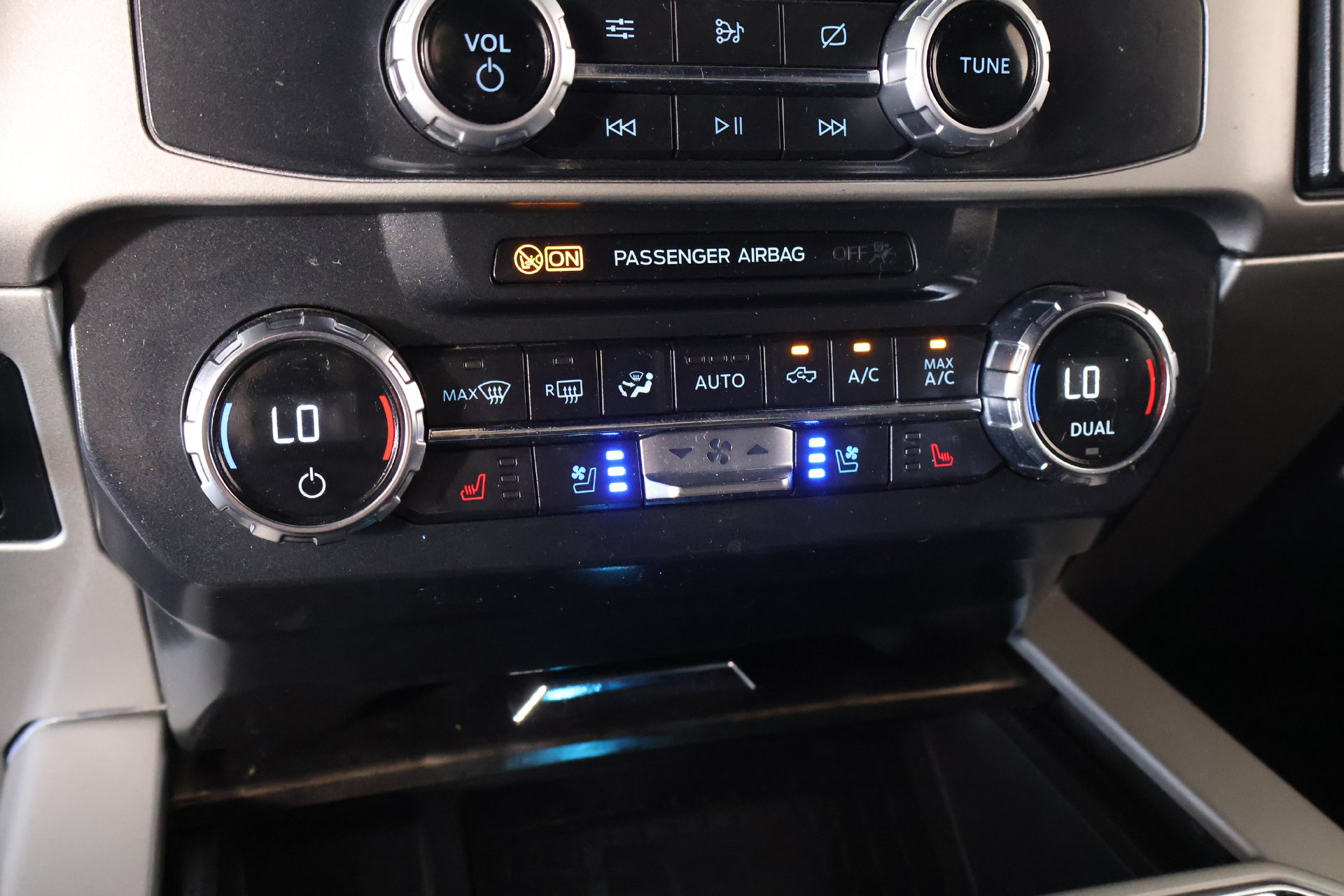 Used 2022 Ford F250 Lariat w/ Lariat Ultimate Package AWD/4WD image 8