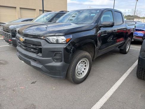 Used 2023 Chevrolet Colorado W/T image 3