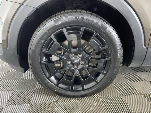 Used 2022 Kia Telluride SX w/ SX Prestige Package image 18