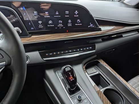 Used 2024 Cadillac Escalade Sport Platinum w/ LPO, ONYX Package image 13