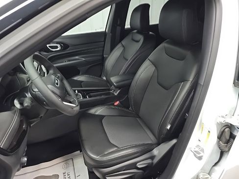 Used 2023 Jeep Compass Altitude image 29