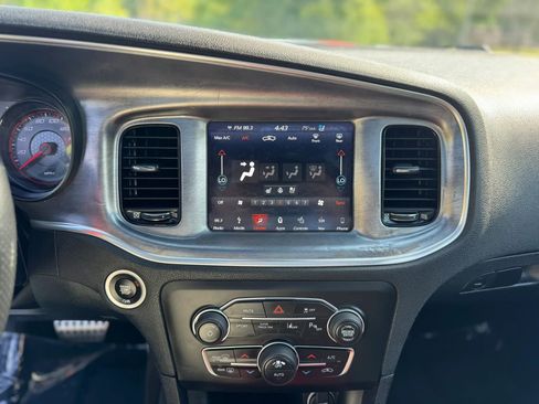 Used 2018 Dodge Charger R/T RWD image 19