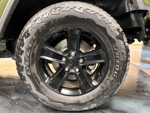 Used 2022 Jeep Wrangler Unlimited Sahara image 7