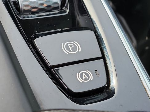 Used 2019 Volvo XC60 T5 Momentum image 27