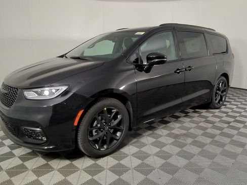 New 2026 Chrysler Pacifica Select image 9