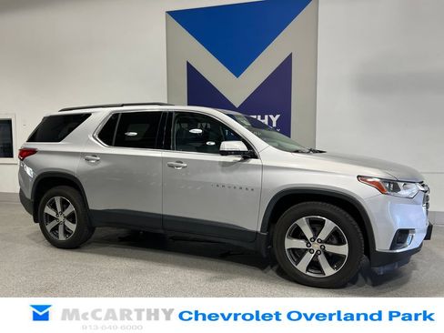 Used 2020 Chevrolet Traverse LT w/ LT Premium Package AWD/4WD image 3