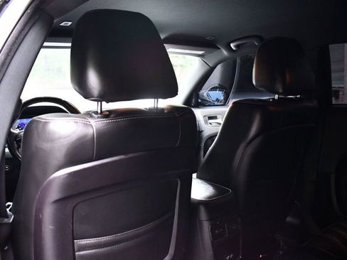 Used 2019 Chrysler 300 S image 40