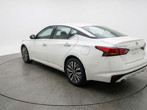 Used 2025 Nissan Altima 2.5 SV image 6