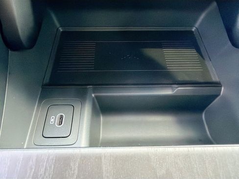 New 2026 Land Rover Range Rover Velar Dynamic SE image 31