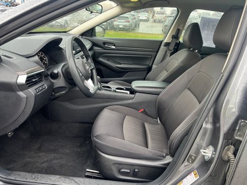Used 2024 Nissan Altima 2.5 SV FWD image 6