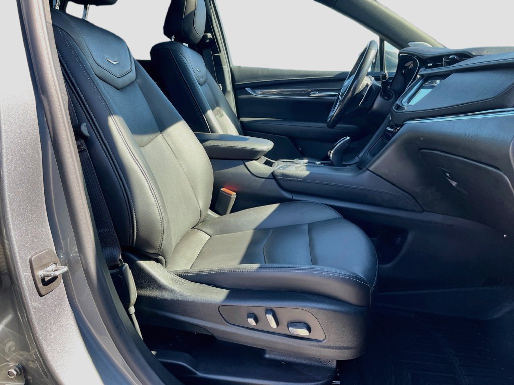 Used 2022 Cadillac XT5 Sportv w/ LPO, ONYX Package AWD/4WD image 27