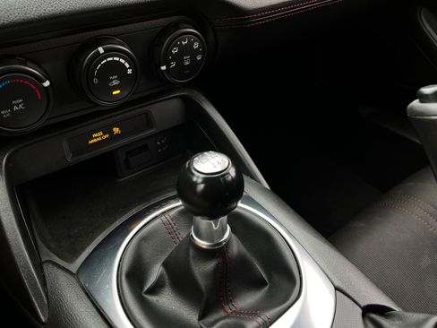 Used 2017 MAZDA MX-5 Miata Club image 28