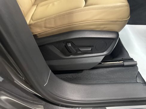 Used 2025 Audi Q7 3.0T Premium Plus image 39