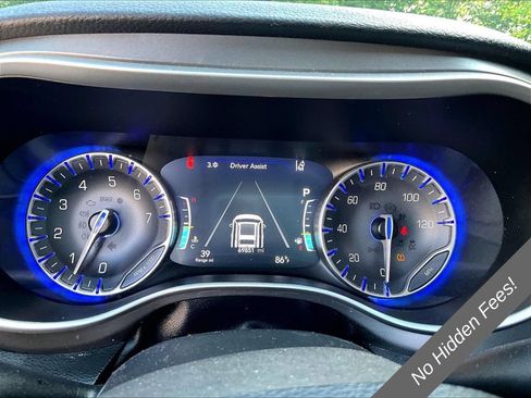 Used 2023 Chrysler Pacifica Touring-L FWD image 17
