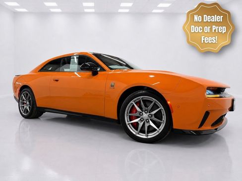 Used 2025 Dodge Charger Daytona Scat Pack w/ Track Pack AWD/4WD image 2
