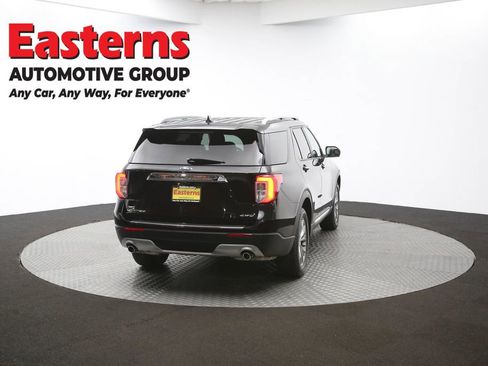 Used 2022 Ford Explorer Limited w/ Equipment Group 301A AWD/4WD image 38