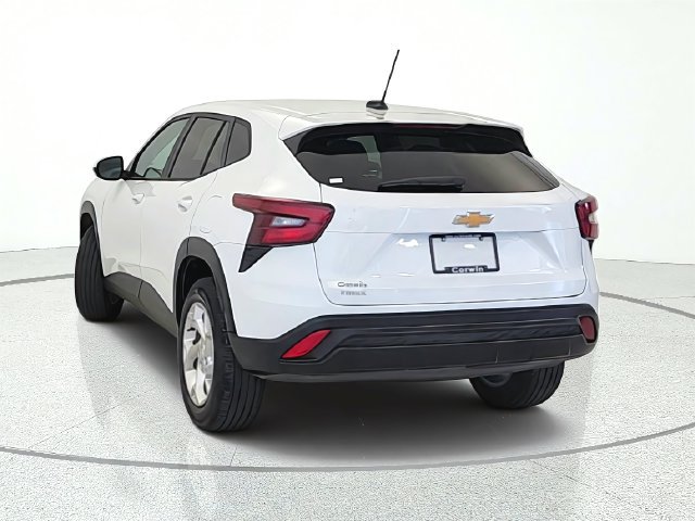 Used 2025 Chevrolet Trax LS w/ LS Convenience Package FWD image 4