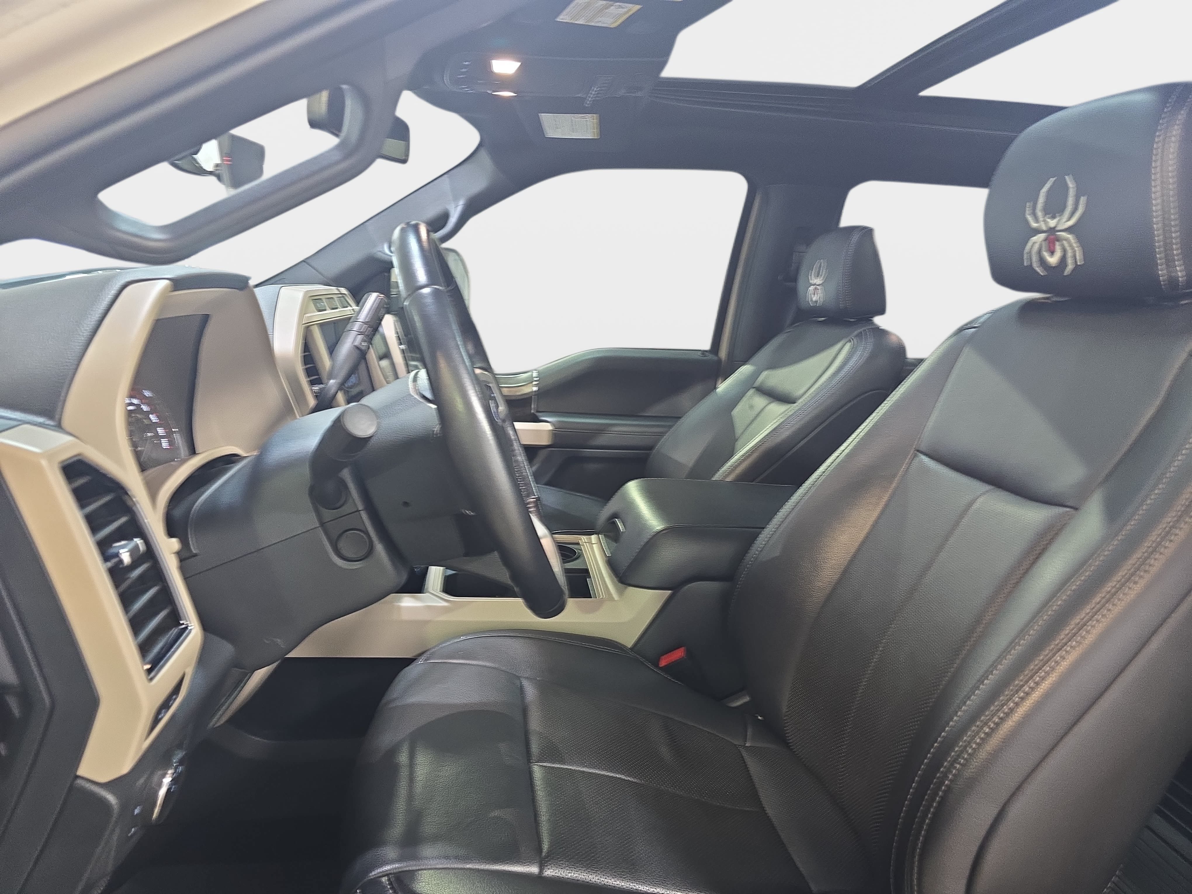 Used 2022 Ford F250 Lariat w/ Black Appearance Package AWD/4WD image 12