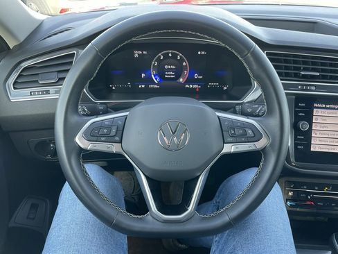 Used 2024 Volkswagen Tiguan SE image 23