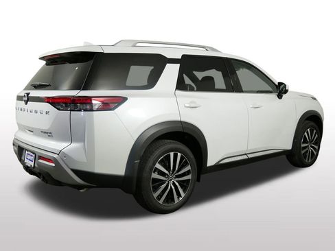 New 2025 Nissan Pathfinder Platinum image 10