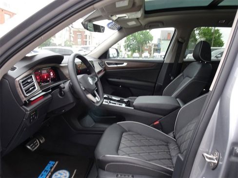 New 2025 Volkswagen Atlas SEL Premium R-Line image 9