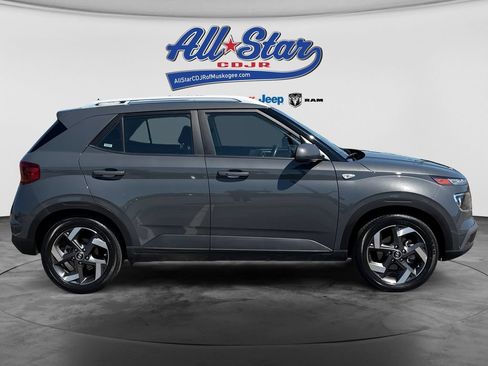 Used 2025 Hyundai Kona SEL FWD image 4
