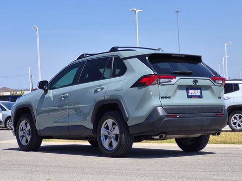 Used 2022 Toyota RAV4 XLE w/ Convenience Package FWD image 8