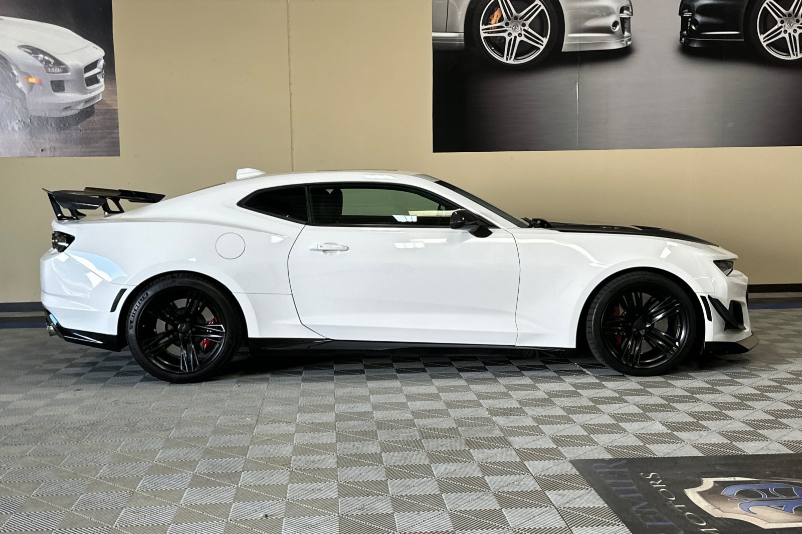 Used 2021 Chevrolet Camaro ZL1 RWD image 3