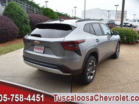 Used 2024 Chevrolet Trax LT w/ Driver Confidence Package FWD image 10