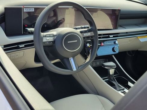 New 2026 Hyundai Tucson SEL image 3