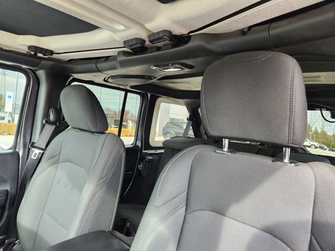 Used 2018 Jeep Wrangler Unlimited Sport S image 12