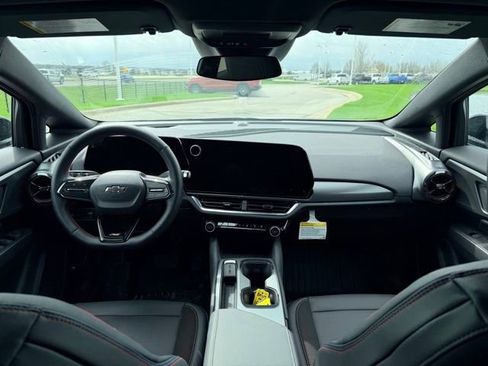 Used 2024 Chevrolet Equinox EV RS image 6