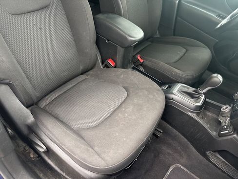 Used 2018 Jeep Renegade Altitude AWD/4WD image 26