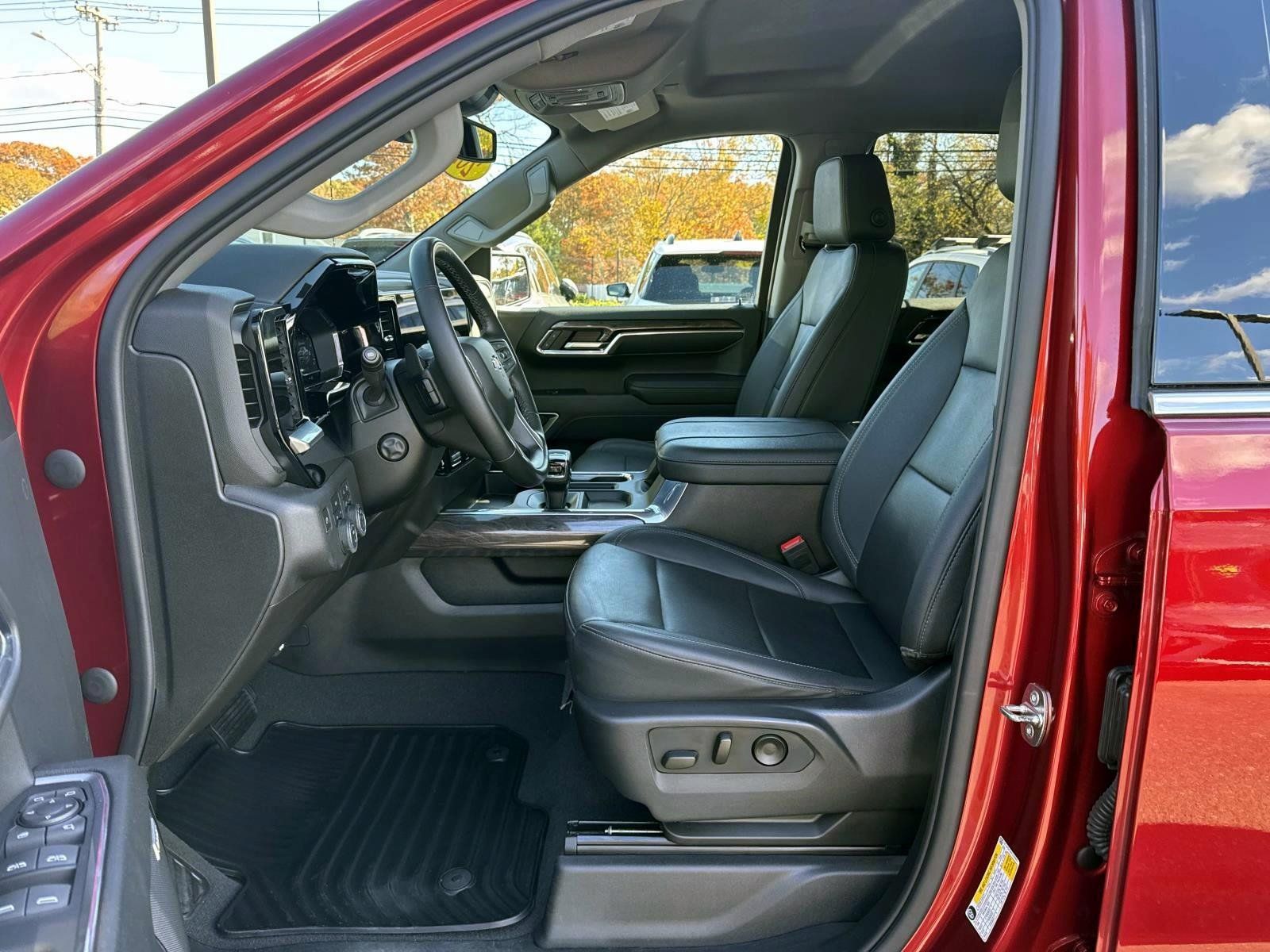 Used 2023 Chevrolet Silverado 1500 LTZ w/ LTZ Convenience Package II AWD/4WD image 7