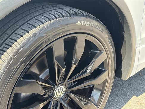 Used 2021 Volkswagen Tiguan SE R-Line image 9