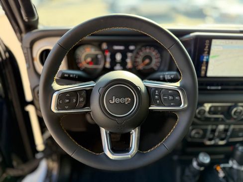Used 2024 Jeep Wrangler Unlimited Sahara w/ Technology Group AWD/4WD image 6