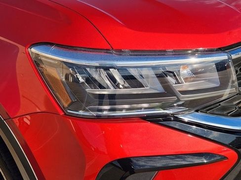 Used 2022 Volkswagen Taos SE image 9