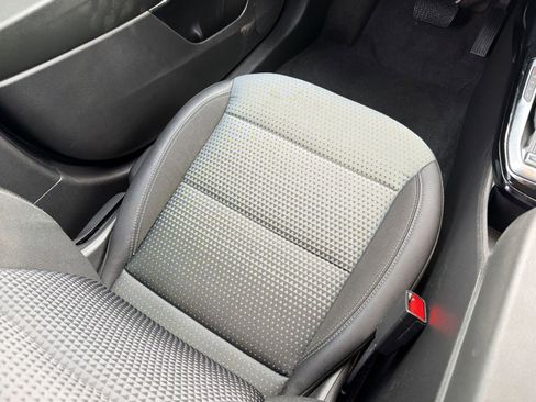 Used 2025 Chevrolet Trax LT w/ LT Convenience Package image 28