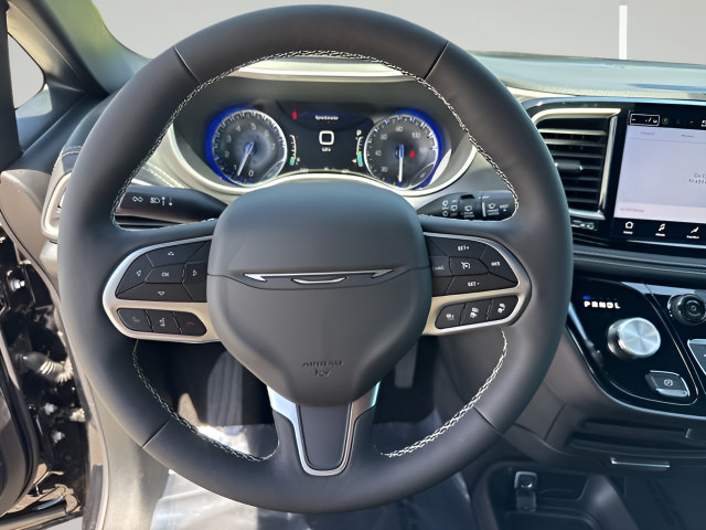 New 2027 Chrysler Pacifica Select FWD image 26