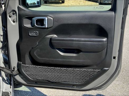 Used 2021 Jeep Gladiator Sport AWD/4WD image 23