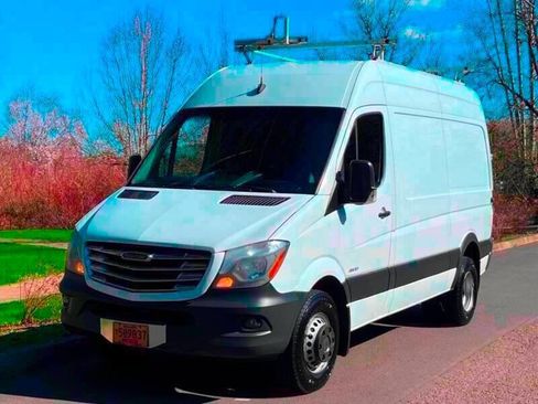 Used 2014 Freightliner Sprinter 3500 image 7