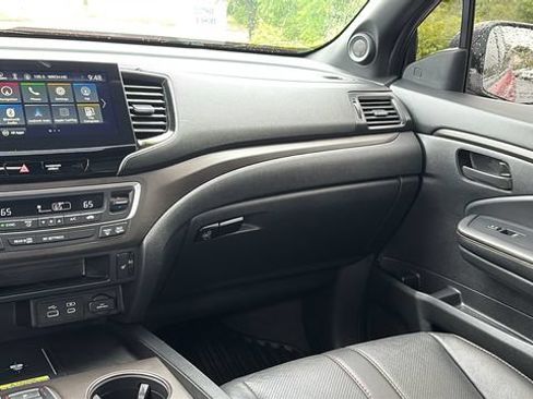 Used 2025 Honda Passport TrailSport image 27