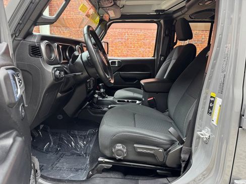 Used 2021 Jeep Wrangler Unlimited Sport image 24