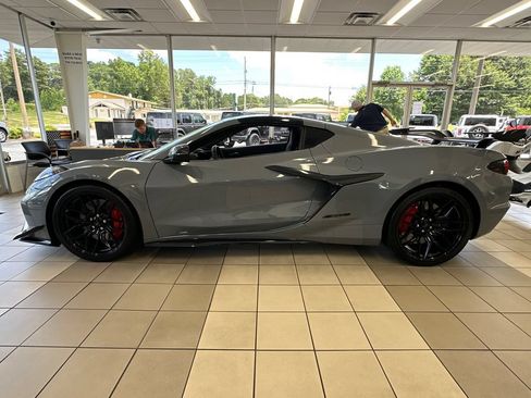 Used 2025 Chevrolet Corvette Z06 RWD image 8