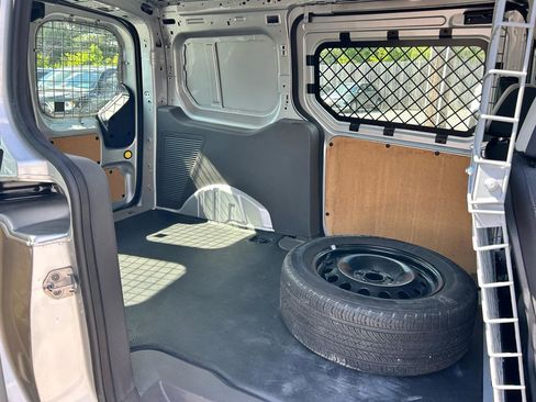 Used 2021 Ford Transit Connect XLT FWD image 12
