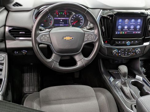 Used 2022 Chevrolet Traverse LT image 4