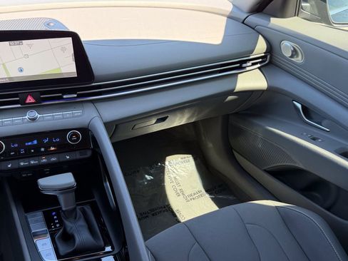 Used 2024 Hyundai Elantra SEL w/ Convenience Package FWD image 16