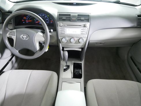 Used 2011 Toyota Camry LE image 10
