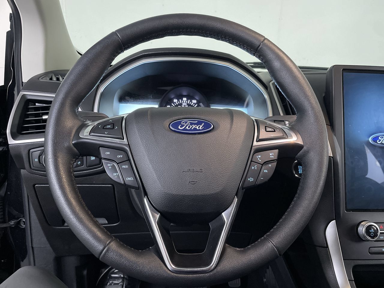 Used 2021 Ford Edge SEL AWD/4WD image 13